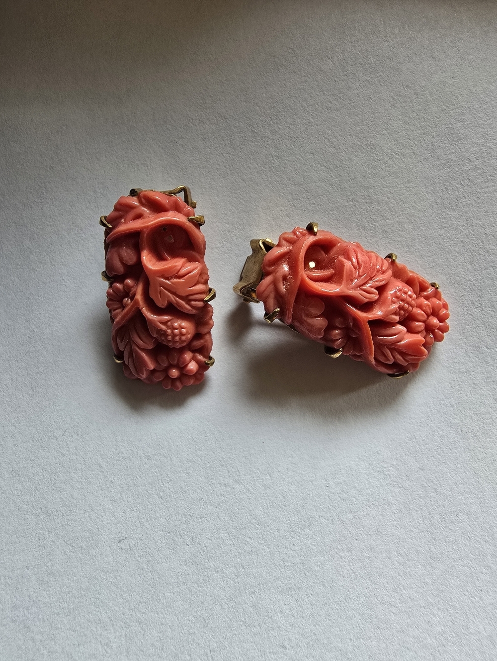Vintage Faux Coral Molded Glass Earrings Clip-on Flower Leaves Petite Feminine